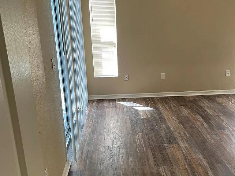 Master bedroom with lanai access