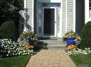 91 Bellflower Ct, Riverhead, NY 11901