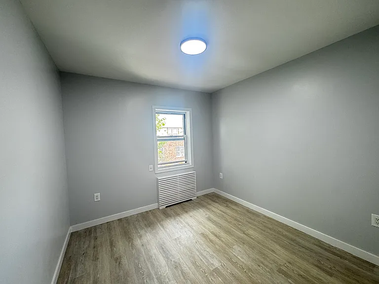1605 W 8th St #2 — Photo 6