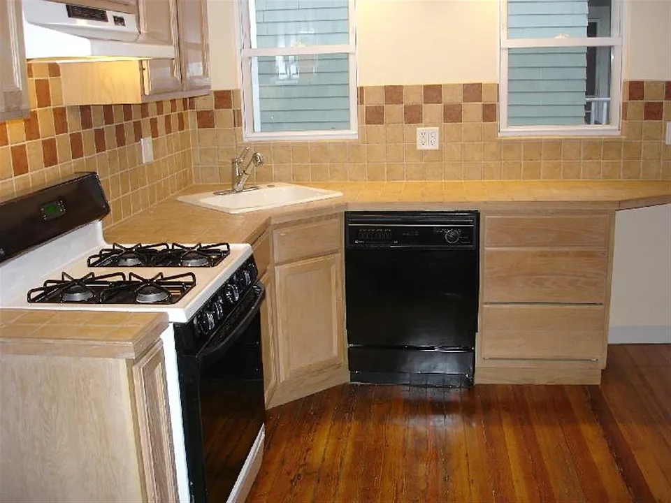 5 Belmont Sq #1