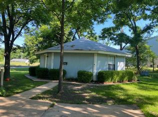 222 W 6th St, Hope, AR 71801