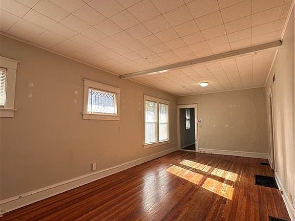 3rd image of 4528 Fairmount Ave