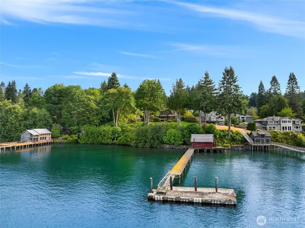 5943 Rose Loop NE, Bainbridge Island, WA 98110