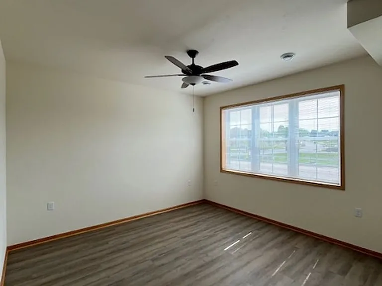 312 Woodcrest Ln — Photo 4