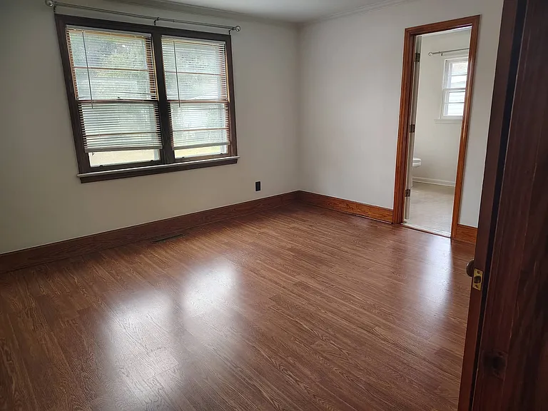 143 W Virginia Rd — Photo 8