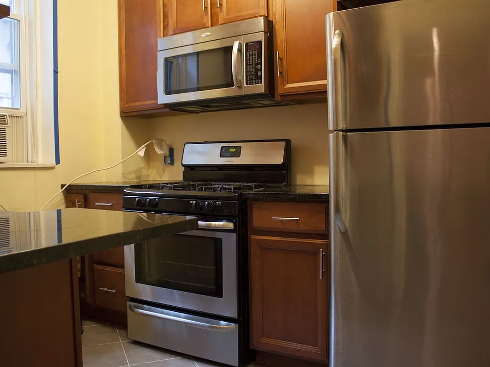 86 Glenville Ave #10