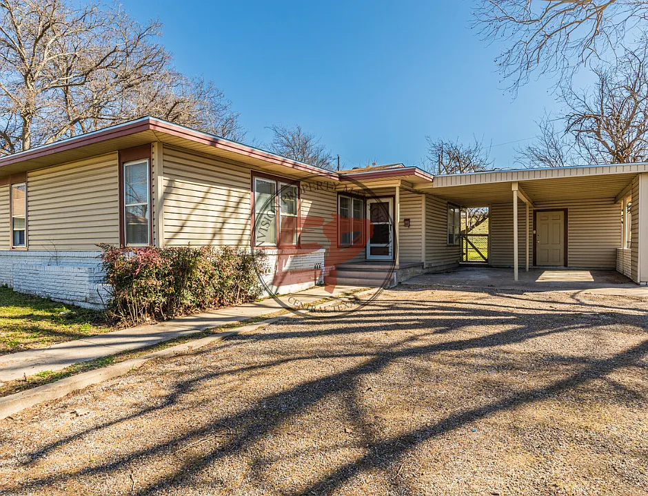 817 Lawrence Dr