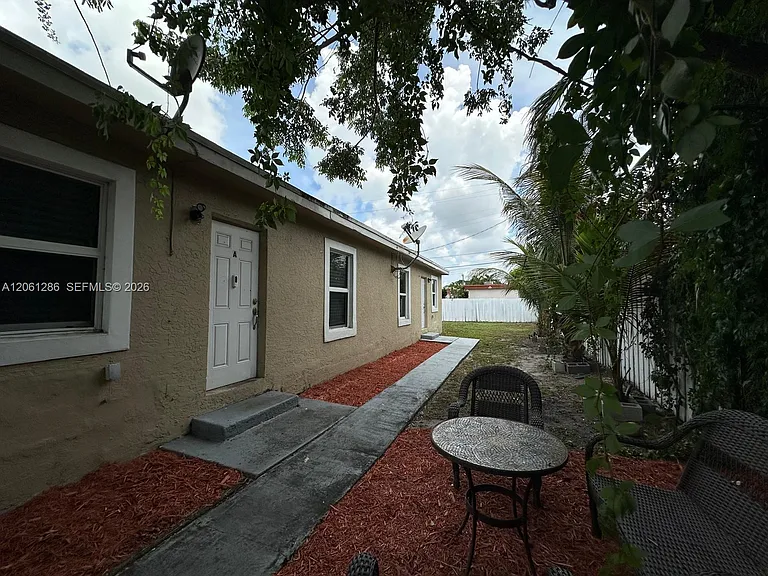 728 SW 6th St #2 — Photo 38