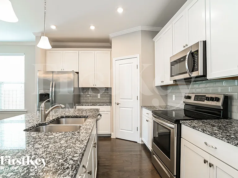 112 Keats Aly — Photo 7