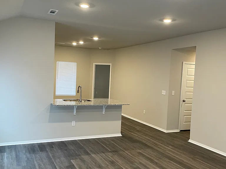 3118 Wolf Creek St — Photo 5
