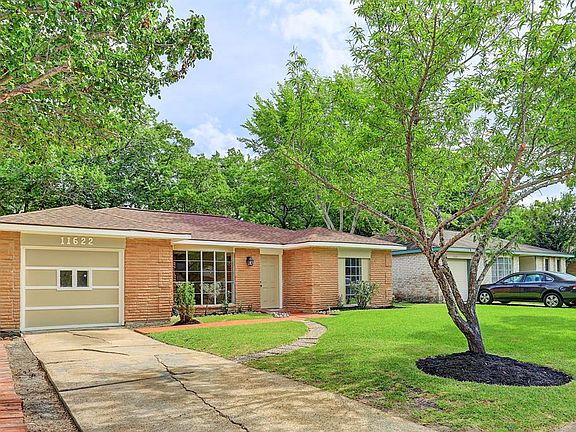 Fresh landscaping provides a great curb appeal