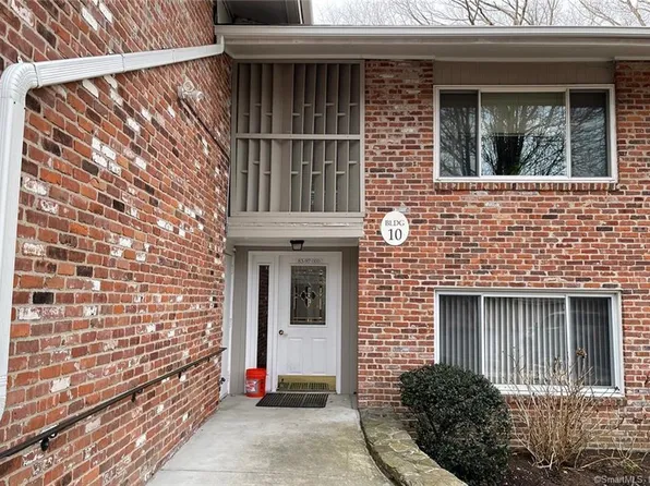 87 Southport Woods Dr, Southport, CT 06890