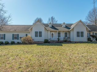 2251 Granddaddy Rd, Lawrenceburg, TN 38464