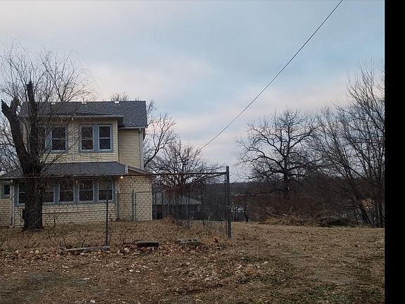 2nd image of 3138 Penn St