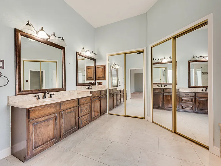 2912 Shadow Oak Ct — Photo 24