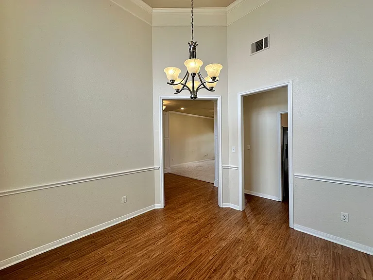 705 Marshall Dr — Photo 32
