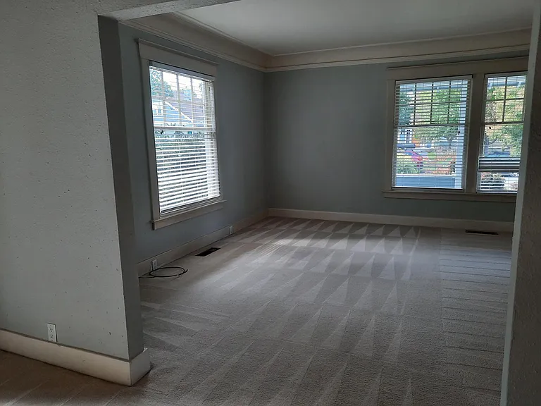 145 S Franklin Ave #B — Photo 3