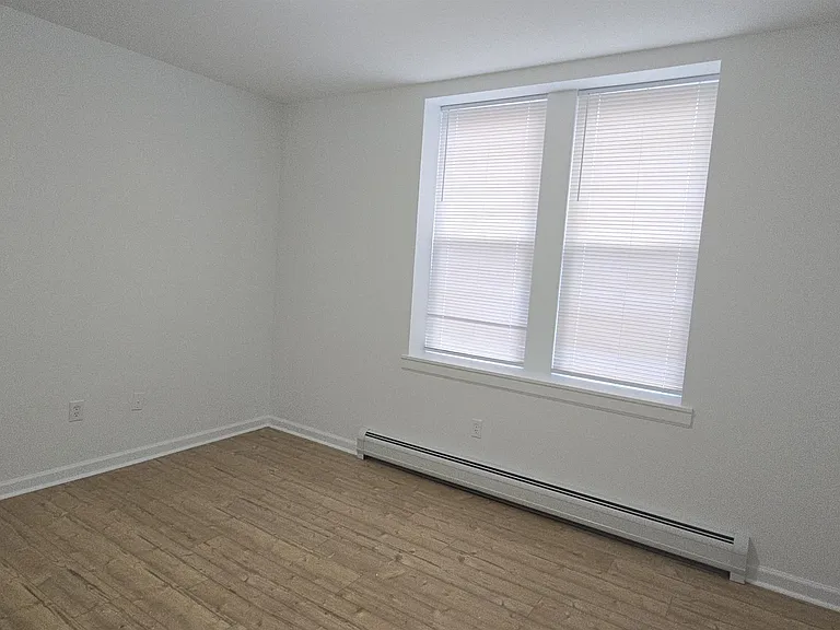 18 E 17th St #1R — Photo 11
