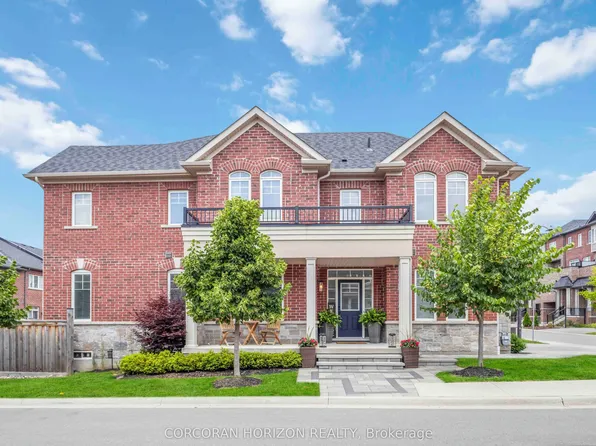 81 Dundonald Trl, Newmarket, ON L3Y 0E1