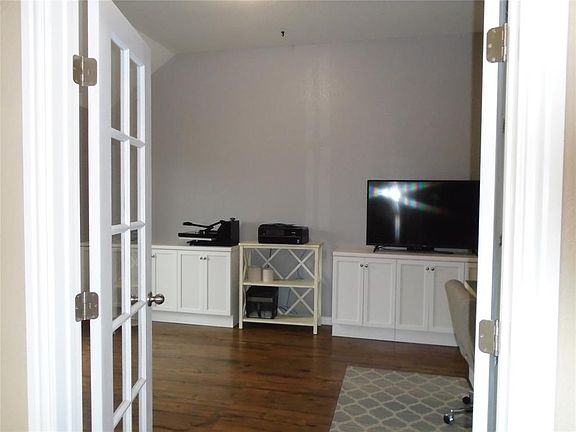 4th image of 207 Stonegate Blvd