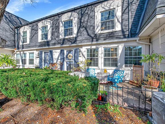 2nd image of 22013 Shorepointe Ln