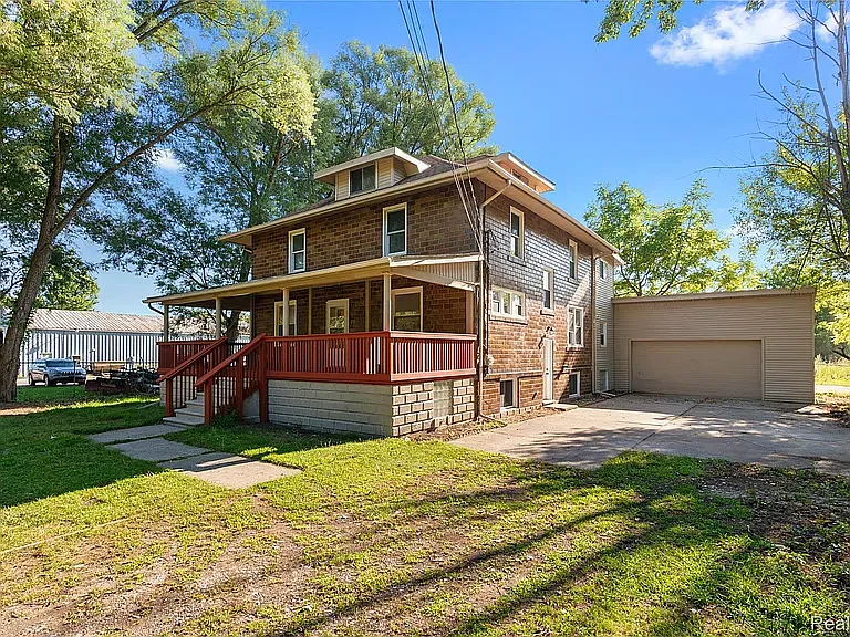 5 bed, 2752 sqft, $2,900 — Photo 2
