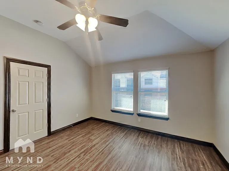1114 Merlin Dr — Photo 10