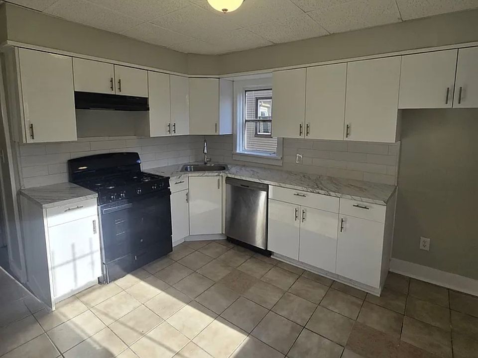 1st image of 192-194 Shephard Ave #1L
