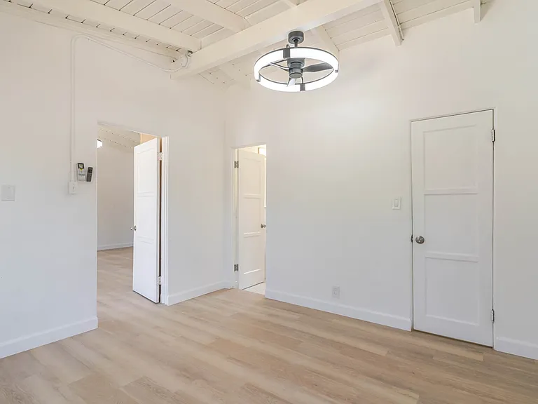 5730 Willowcrest Ave — Photo 12