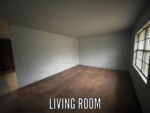 3rd image of 805 Holiday Dr