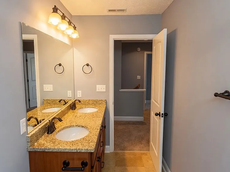 505 Capstone Dr — Photo 10