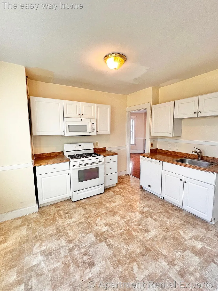 Building Photo - 18 Sanborn Ave #5A