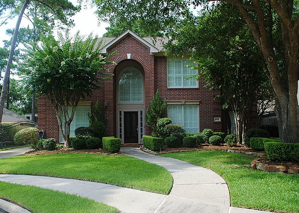 This home has it all! Huge cul de sac lot, open floor plan, 4 BR 3.5 BA and more!