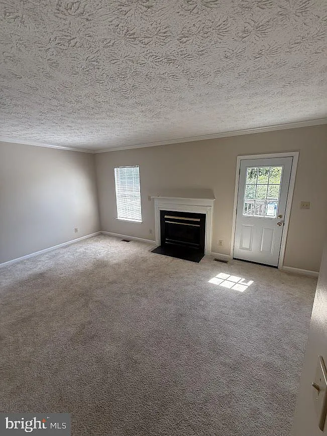 3 bed, 3.5 bath, 2366 sqft, $2,500 — Photo 2
