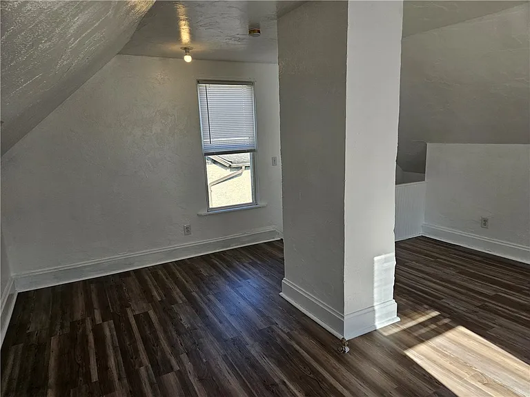 2212 Cronemeyer St — Photo 46