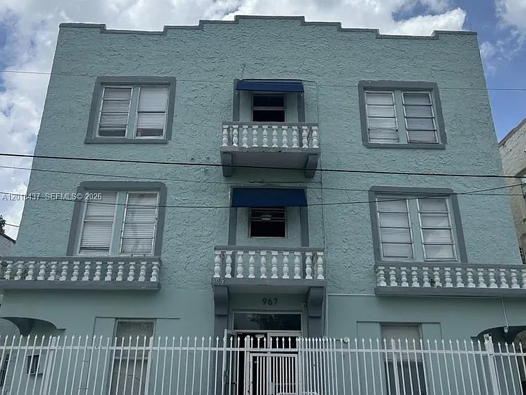 967 SW 5th St #20 — Photo 1