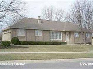 2703 Pierce Ave, Ames, IA 50010