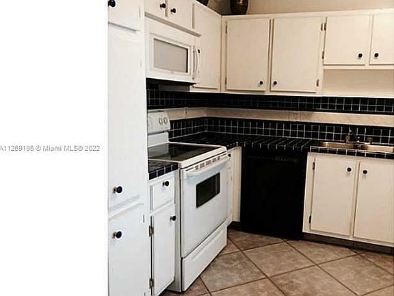 5th image of 215 Lakeview Dr APT 104