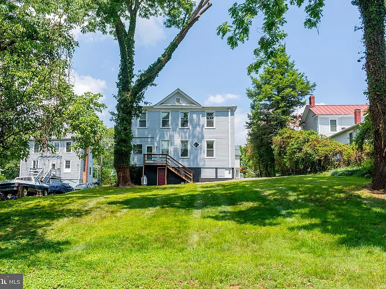 222 W Main St — Photo 4