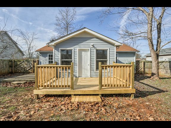 3rd image of 303 Buckeye Ln