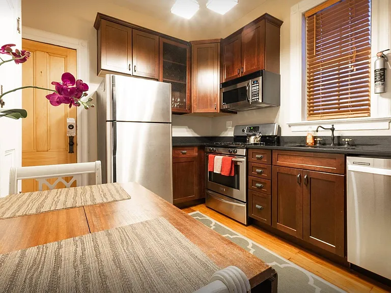 1009 Willow Ave #4L — Photo 7