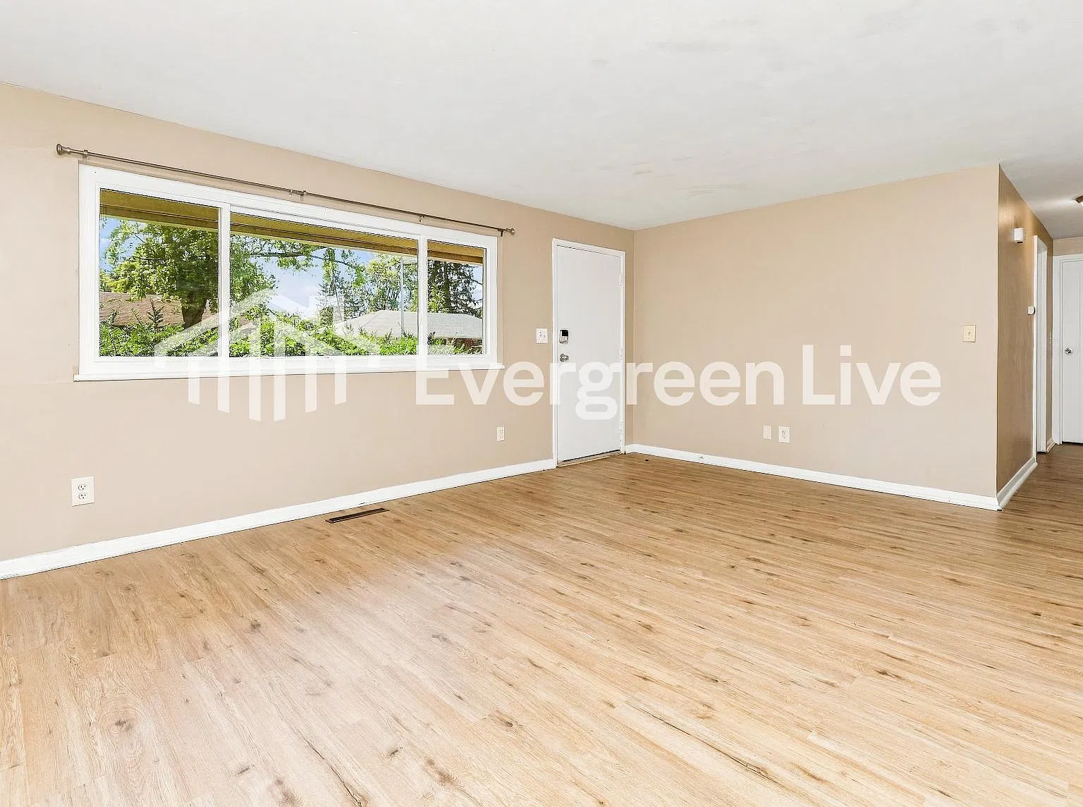 3 bed, 1.0 bath, 1080 sqft, $1,395 — Photo 3