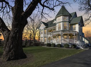 39W632 Bolcum Rd, St Charles, IL 60175