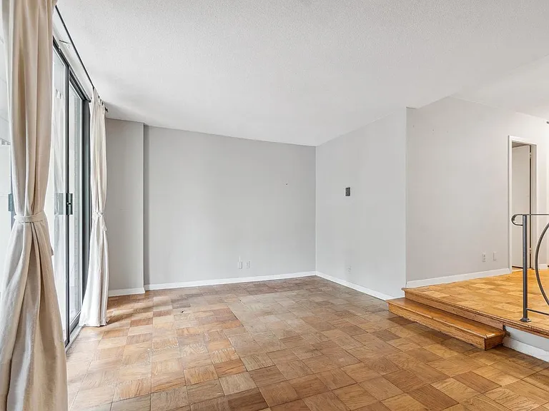 2201 L St NW #218 — Photo 8