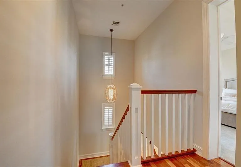 306 E Mallory Cir — Photo 35
