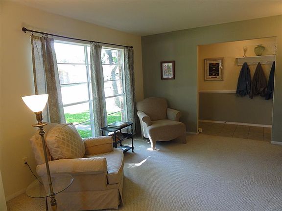 4th image of 1101 Newport Blvd