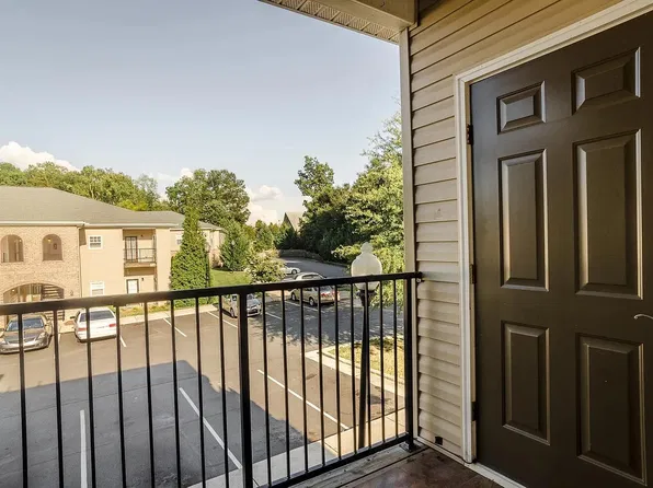 100 Thornton Ct APT H, Greensboro, NC 27407