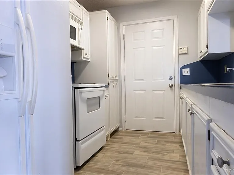 2203 E Coma Ave — Photo 5