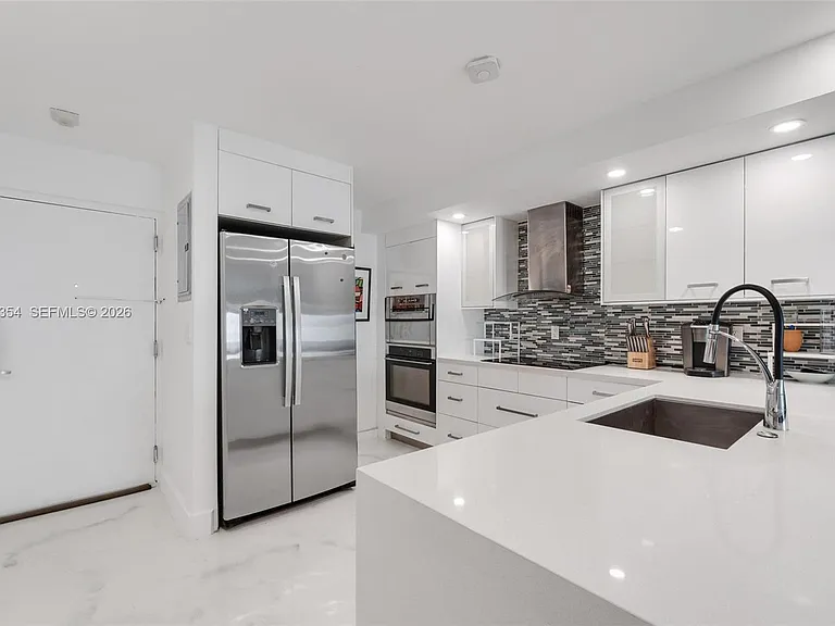 4101 Indian Creek Dr #507 — Photo 19