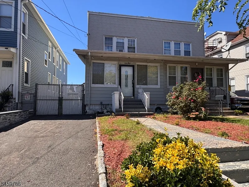 4 bed, 3.5 bath, 2150 sqft, $4,500 — Photo 1
